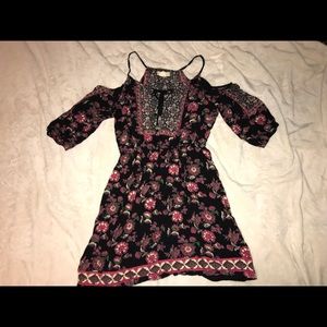 ❌❌SOLD❌❌Urban outfitters boho cold shoulder dress